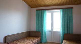 Гостиница Guest house Apelsin Саки Бюджетный трехместный номер-4