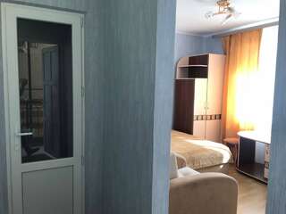 Гостиница Guest house Apelsin Саки Стандартный трехместный номер-5
