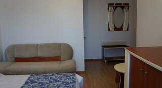 Гостиница Guest house Apelsin Саки Двухместный номер Делюкс с  2 отдельными кроватями-6